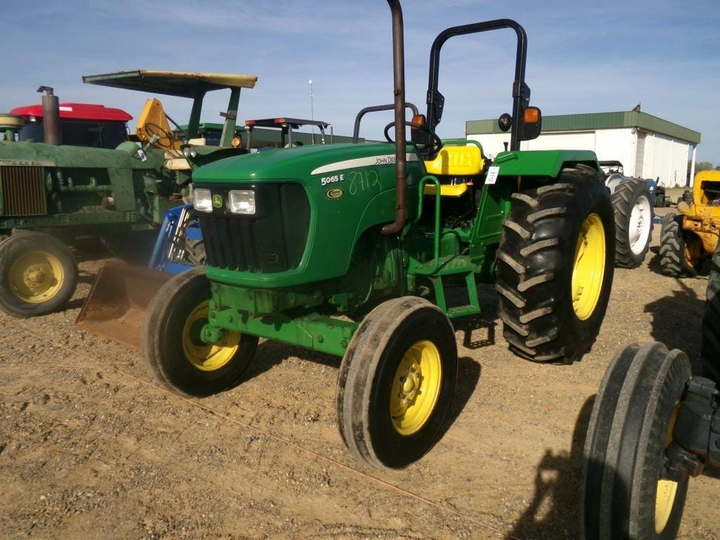 John Deere 5065E Equipment Image0