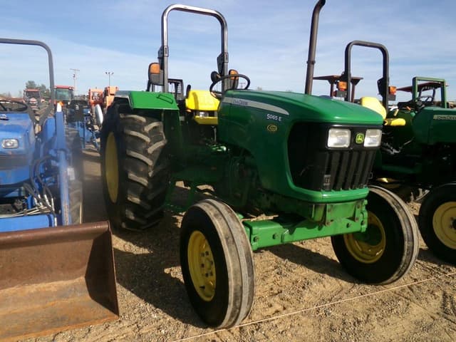 Image of John Deere 5065E equipment image 3