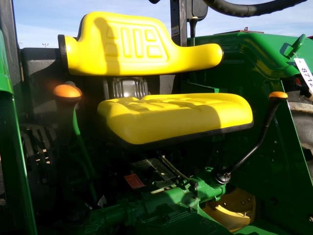 Image of John Deere 5065E equipment image 4