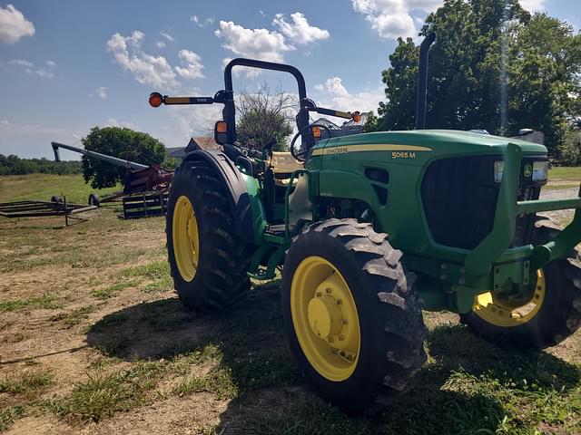 Image of John Deere 5065M equipment image 4