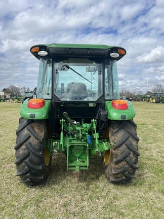 Image of John Deere 5067E equipment image 3