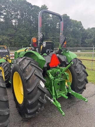 Image of John Deere 5067E equipment image 3