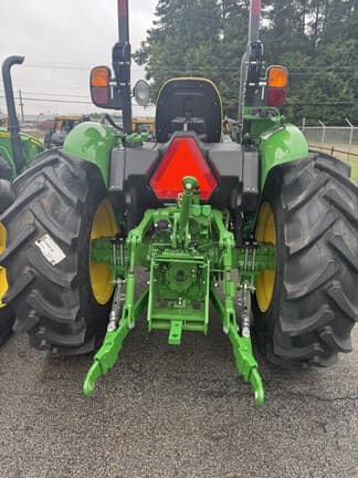 Image of John Deere 5067E equipment image 4