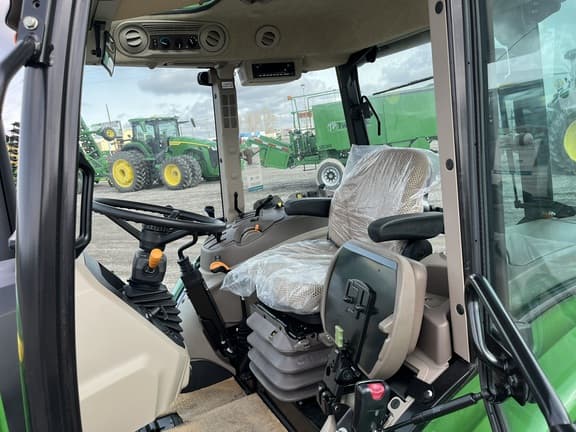 Image of John Deere 5067E equipment image 1
