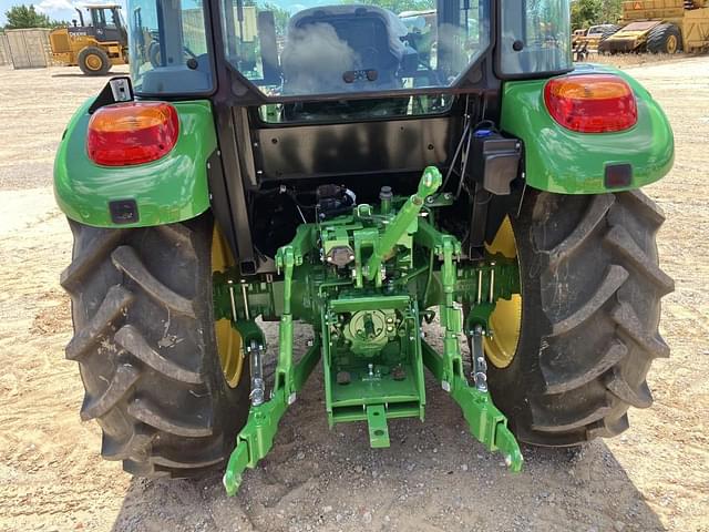 Image of John Deere 5067E equipment image 4