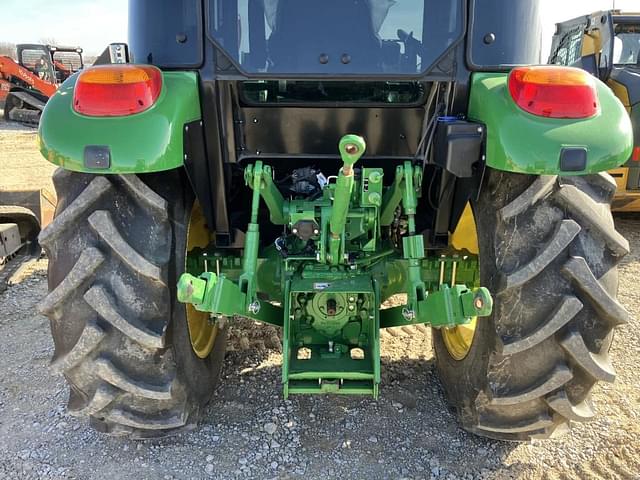 Image of John Deere 5075E equipment image 4