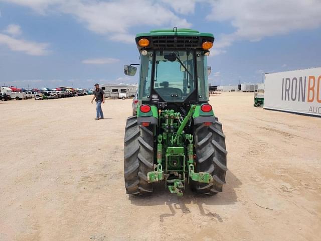 Image of John Deere 5075GV equipment image 3