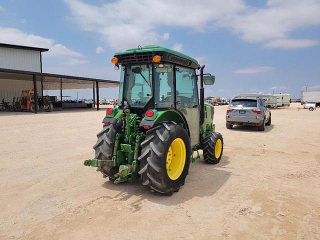 Image of John Deere 5075GV equipment image 4