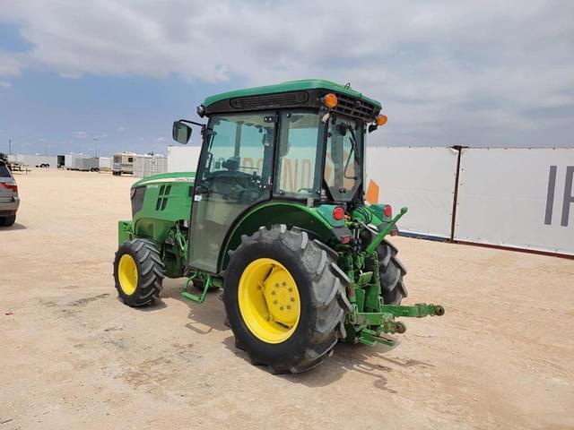 Image of John Deere 5075GV equipment image 2