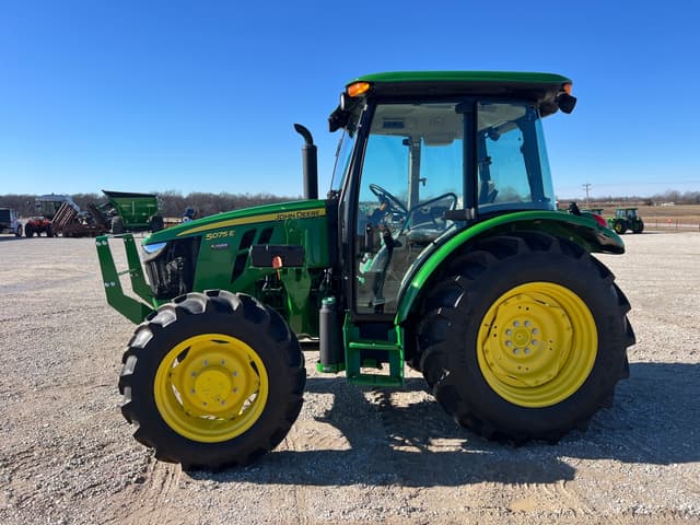 Image of John Deere 5075E equipment image 3