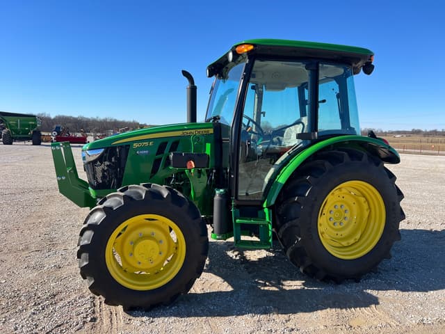 Image of John Deere 5075E equipment image 2