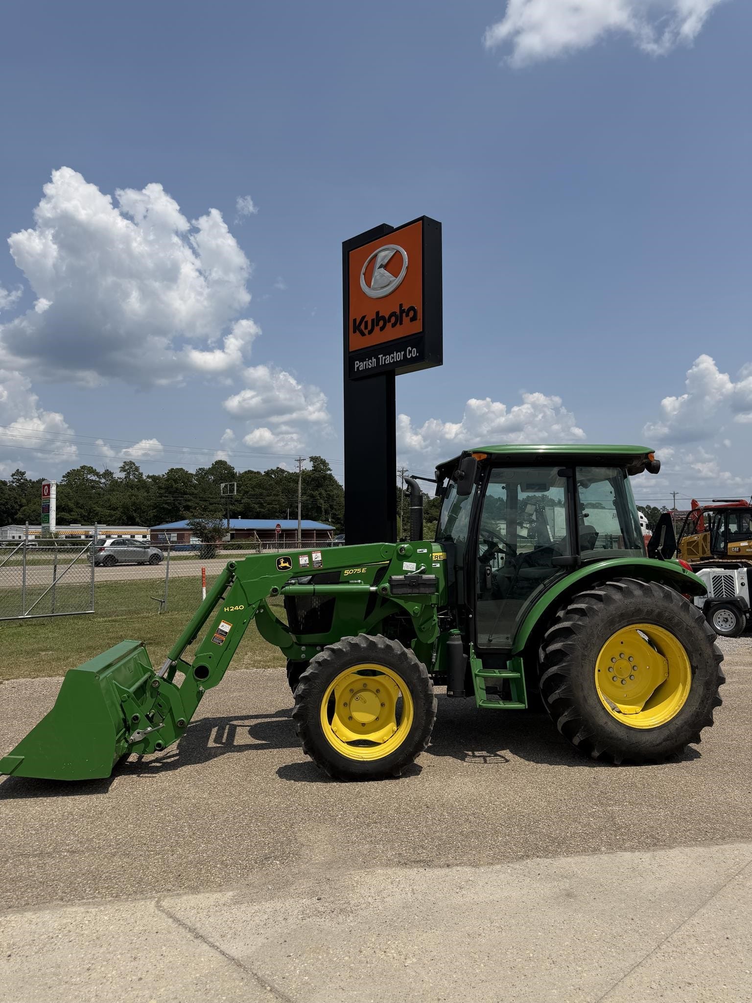 2016 John Deere 5075E Equipment Image0