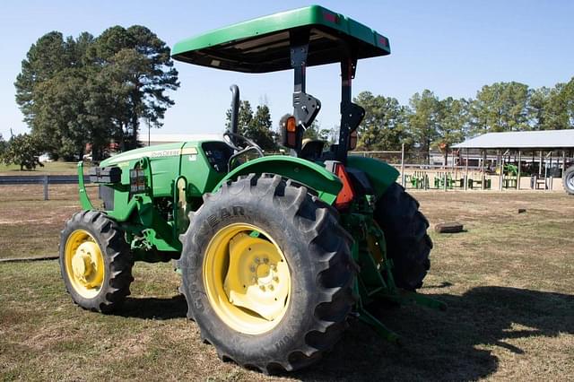 Image of John Deere 5075E equipment image 3