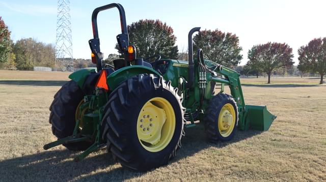 Image of John Deere 5075E equipment image 4