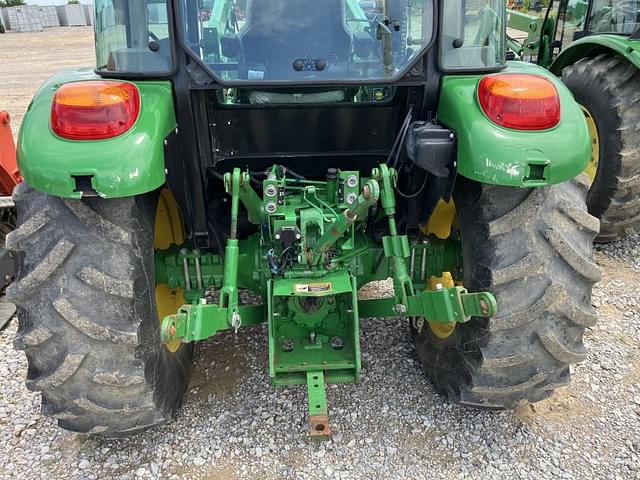 Image of John Deere 5075E equipment image 4