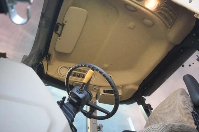 Image of John Deere 5075E equipment image 4