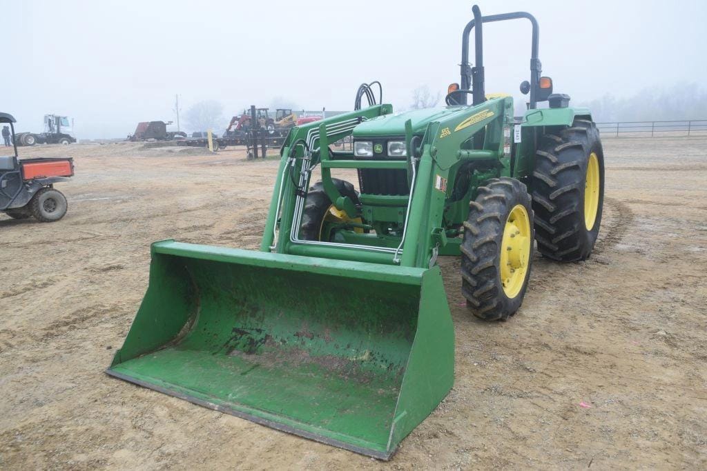 John Deere 5075E Equipment Image0