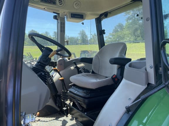 Image of John Deere 5075E equipment image 4