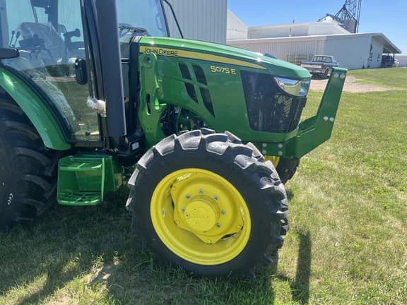 Image of John Deere 5075E equipment image 1