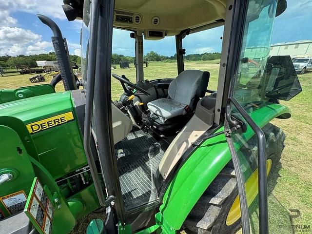 Image of John Deere 5075E equipment image 3