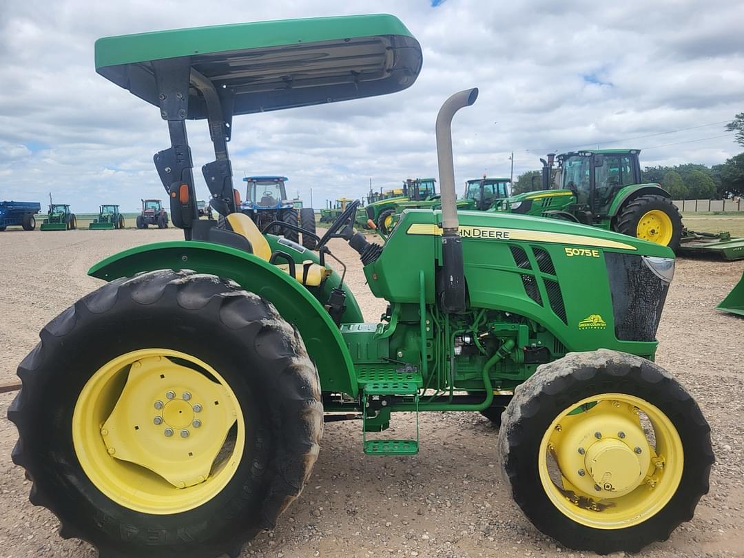 Image of John Deere 5075E Primary image