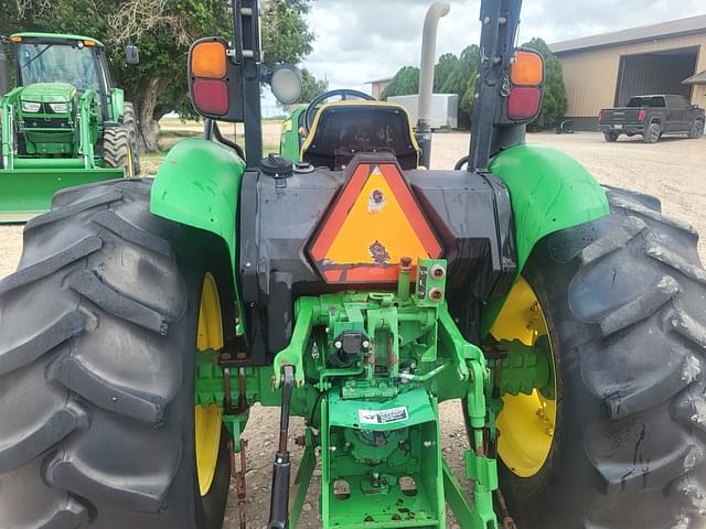 Image of John Deere 5075E equipment image 3