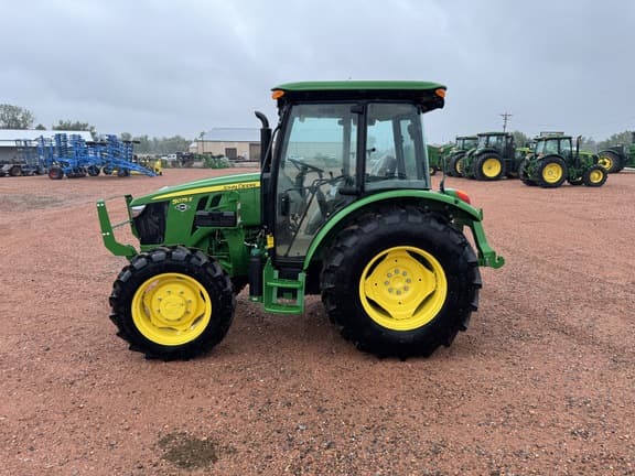 Image of John Deere 5075E equipment image 4