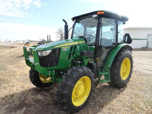 Image of John Deere 5075E equipment image 4