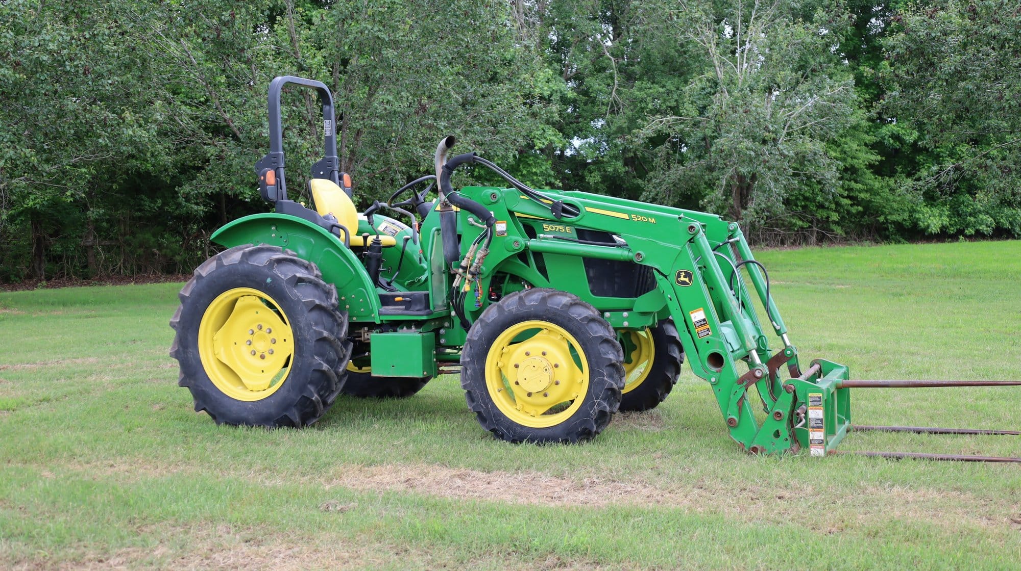 John Deere 5075E Equipment Image0