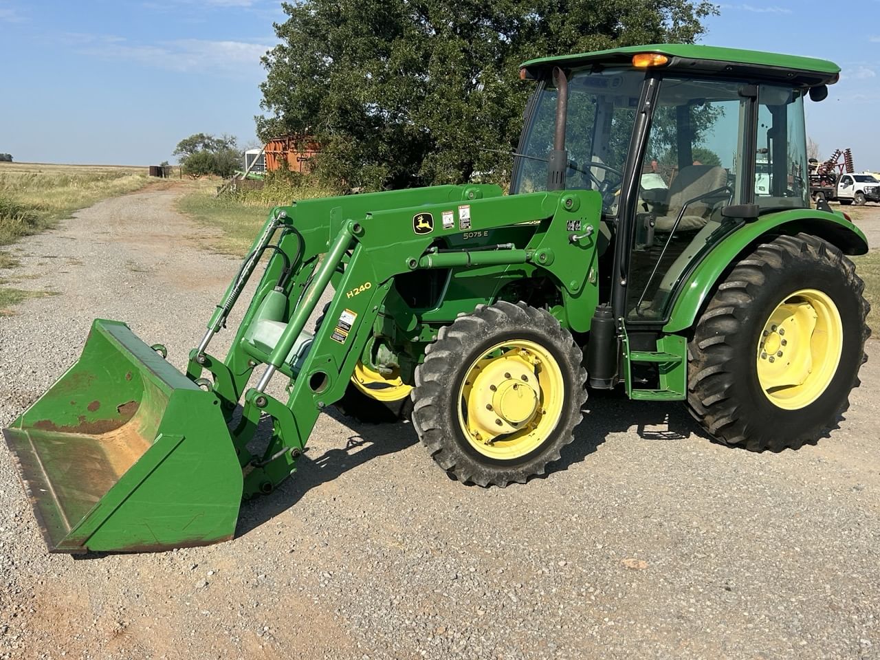 John Deere 5075E Equipment Image0