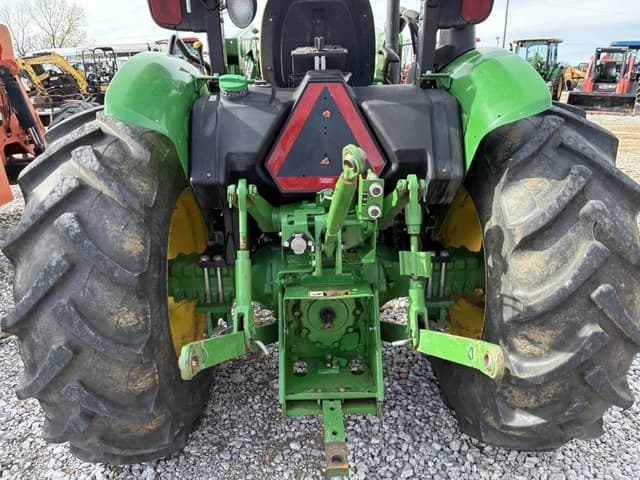 Image of John Deere 5075E equipment image 4
