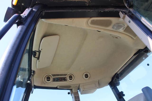 Image of John Deere 5075E equipment image 4