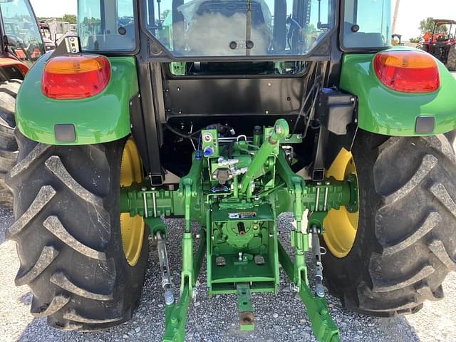 Image of John Deere 5075E equipment image 4