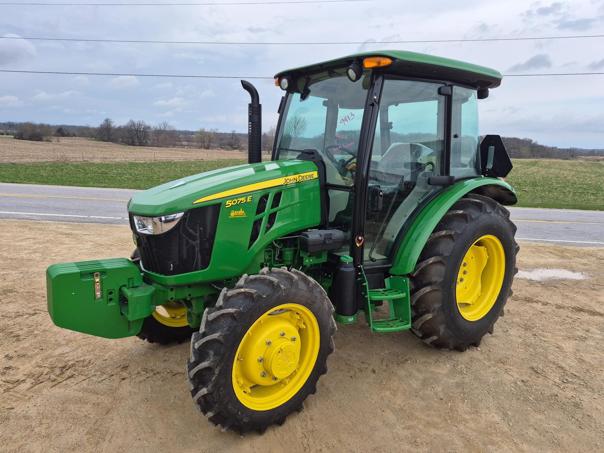 2022 John Deere 5075E Equipment Image0