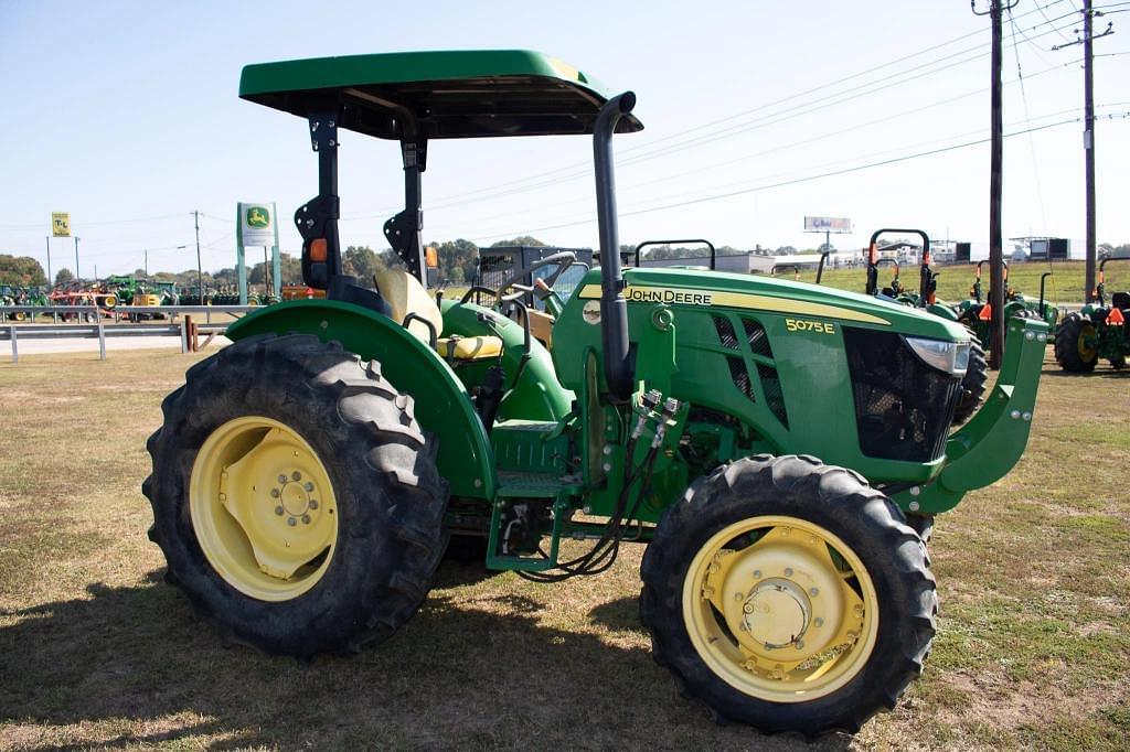 Image of John Deere 5075E Primary image