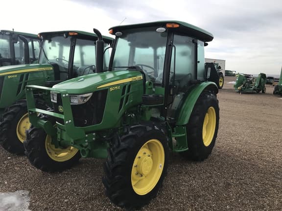 Image of John Deere 5075E equipment image 3