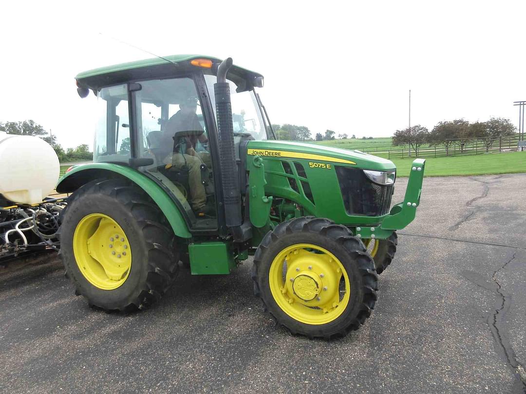 Image of John Deere 5075E Primary image
