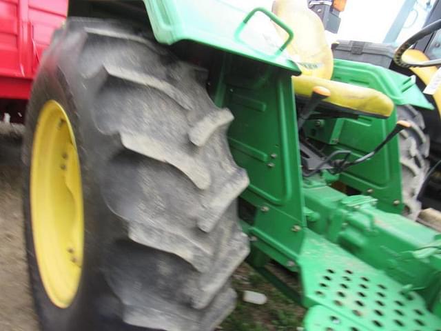Image of John Deere 5075E equipment image 4