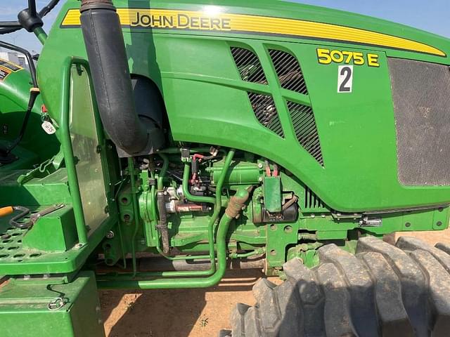 Image of John Deere 5075E equipment image 3