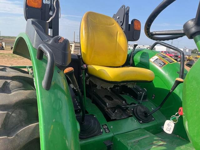 Image of John Deere 5075E equipment image 4