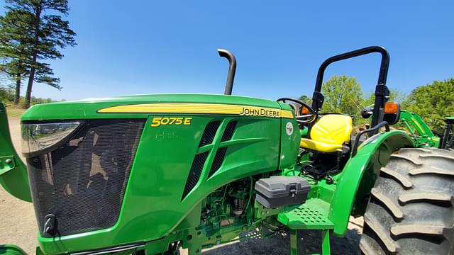 Image of John Deere 5075E equipment image 2