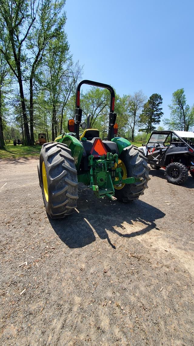 Image of John Deere 5075E equipment image 4