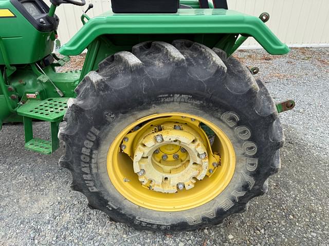 Image of John Deere 5075E equipment image 4