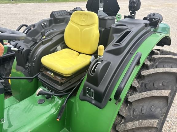 Image of John Deere 5075GN equipment image 4