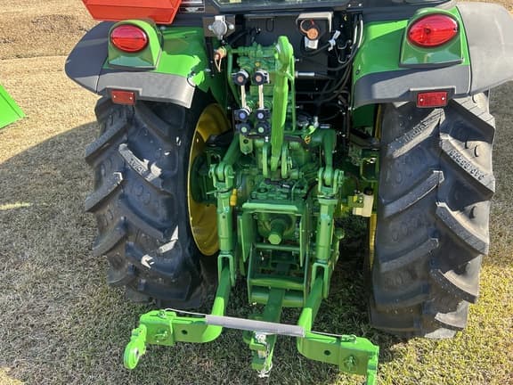 Image of John Deere 5075GN equipment image 4