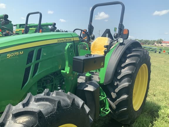 Image of John Deere 5075M equipment image 2