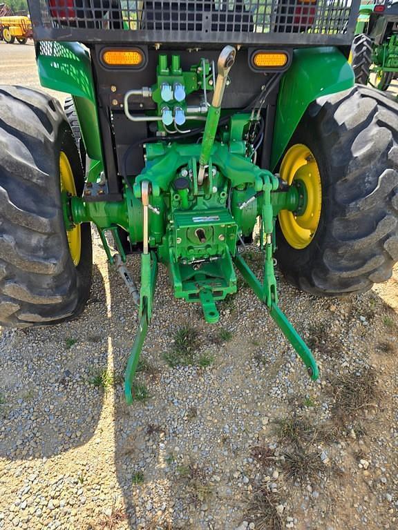 Image of John Deere 5075M equipment image 1