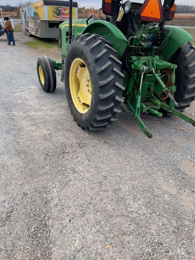 Image of John Deere 5075M equipment image 4