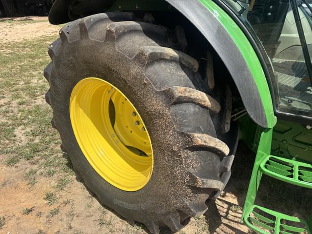 Image of John Deere 5075M equipment image 4