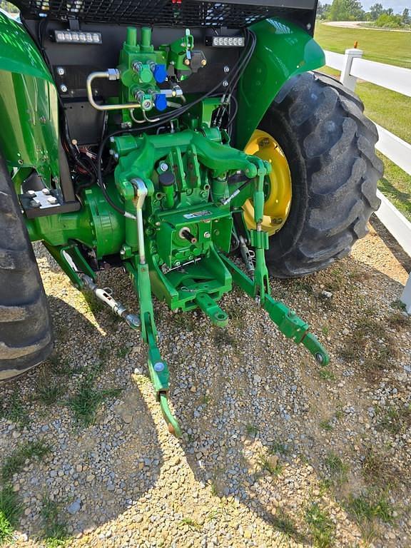 Image of John Deere 5075M equipment image 4